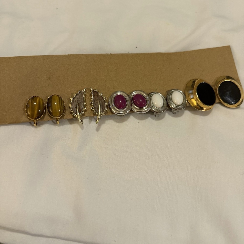 Lot of 5 Pairs Vintage Clip On Earrings Tiger Eye Black Enamel Lucite Mod Retro